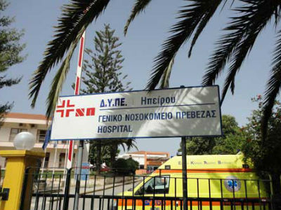 Πρέβεζα: «Μπούκαρε» σε σπίτι με το αυτοκίνητό του