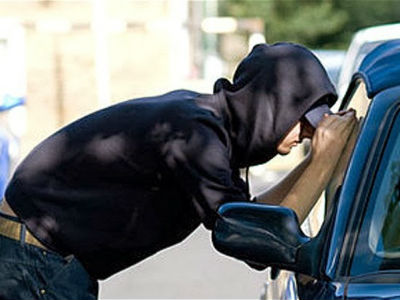 Καταδίωξε και έπιασε τον ληστή μαζί με τον ανήλικο γιο του