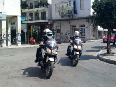 Παππούς «εκτονωνόταν» σε εμπορικό δρόμο της Λιβαδειάς