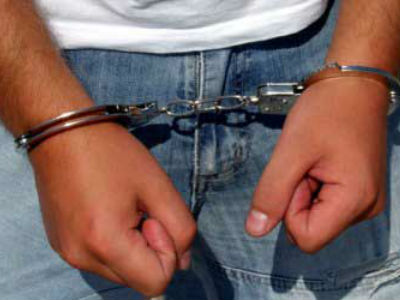 Ανήλικος «έσπασε» κατάστημα για έναν υπολογιστή