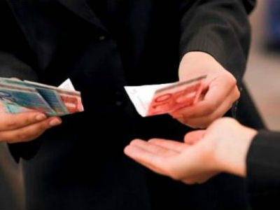 Γυναίκες προσπάθησαν να εξαπατήσουν γιατρό