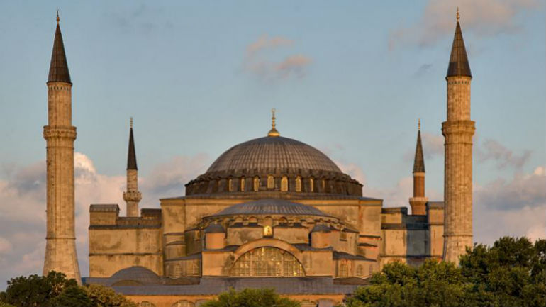 ΝΔ: 13 βουλευτές για το τζαμί