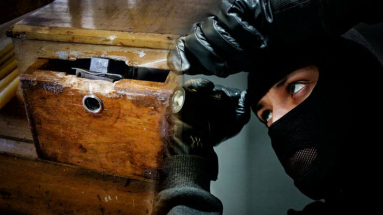 Ρέθυμνο: Ιερόσυλος κλέφτης με αδυναμία… στα κοσμήματα