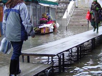 Τουλάχιστον τέσσερις νεκροί από την κακοκαιρία στην Ιαπωνία