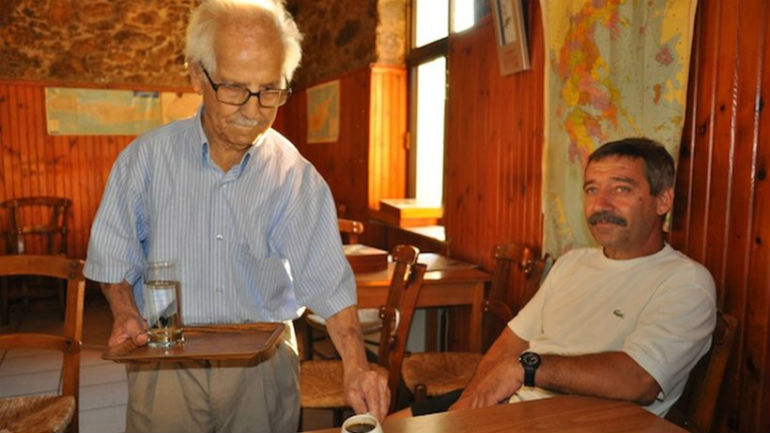Ηράκλειο: Καφετζής… μέχρι τα 103 του χρόνια