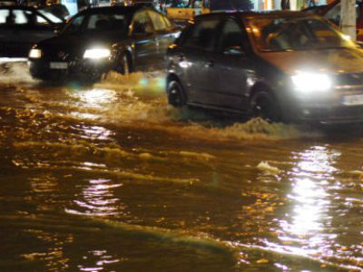 Ποτάμια οι δρόμοι της Αθήνας