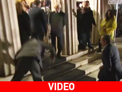 Πτώση μπροστά στα μάτια του Σαμαρά