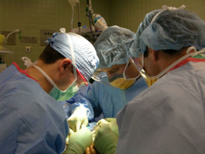 Συγκεντρώνουν χρήματα για ανήλικη μαθήτρια που πρέπει να εγχειριστεί