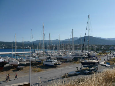 Βρέθηκε νεκρός στη μαρίνα του Αγίου Νικολάου