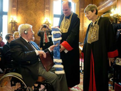 Επίτιμος διδάκτωρ του Πανεπιστημίου Αθηνών ο Χέλμουτ Σμιτ