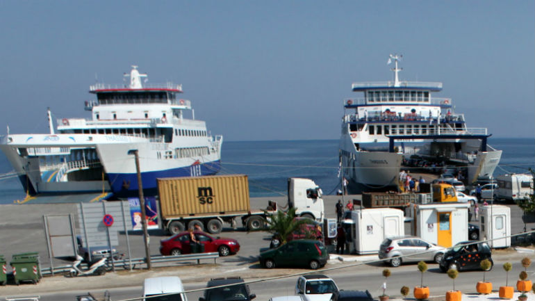 Δικυκλιστής παρέσυρε πεζή στο λιμάνι της Θάσου