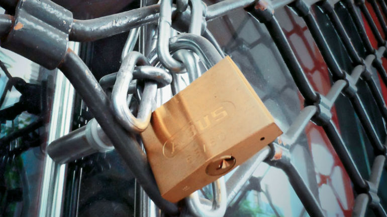 Άρτα: Το μεζεδοπωλείο λειτουργούσε… παρά τη σφραγίδα