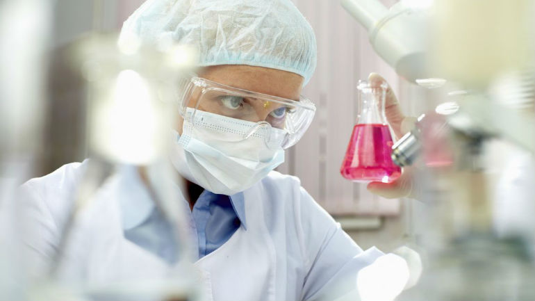 Σε σοβαρή κατάσταση Αμερικανός που μολύνθηκε από τον Έμπολα