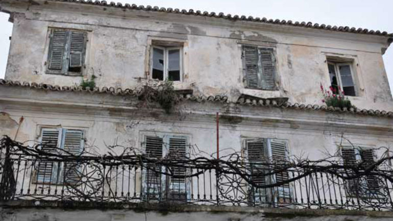 Καταρρέει το στολίδι της Πάργας