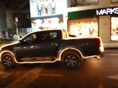 Στόλισε… χριστουγεννιάτικο αγροτικό!