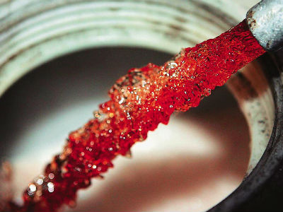 Κατρακύλα για το πετρέλαιο – Άνοδος για τον χρυσό