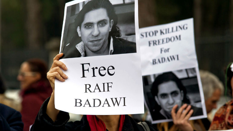 Ο μπλόγκερ που καταδικάστηκε σε 1.000 μαστιγώσεις: «Έζησα από θαύμα»