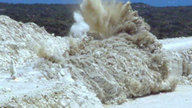 Συναγερμός για αγνοούμενο στα μεταλλεία της ΛΑΡΚΟ