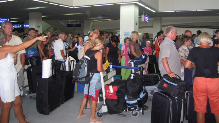 Απόβαση τουριστών στην Κρήτη