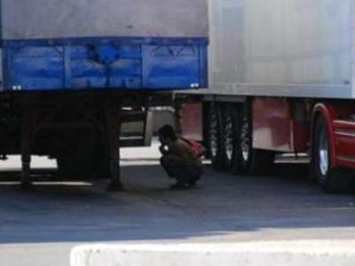 Ηγουμενίτσα: Ανάμεσα στα γυαλικά είχε κρύψει μετανάστες