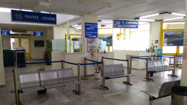 Χίος: Τουρίστες και… λύματα στο Τελωνείο