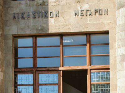 Έβαλε φωτιά στο κατάστημά του για να εισπράξει τα ασφάλιστρα