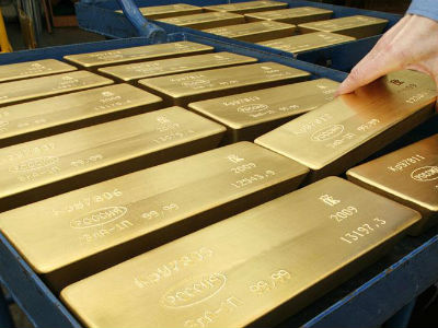 Πάνω ο χρυσός, κάτω το πετρέλαιο