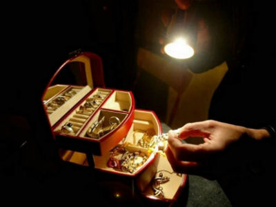 Μυτιλήνη: Άρπαξαν κοσμήματα αξίας 20.000 ευρώ