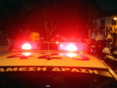 Επίθεση με πέτρες και ξύλα σε περιπολικό στα Εξάρχεια