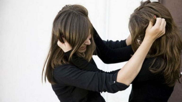 Ρόδος: Μητέρα χτύπησε δασκάλα έξω από σχολείο