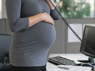 Απίστευτο: Ζήτησαν από έγκυο να «ρίξει» το παιδί για να μην απολυθεί