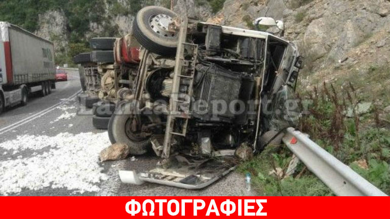 Φθιώτιδα: Τούμπαρε νταλίκα φορτωμένη με βαμβάκι