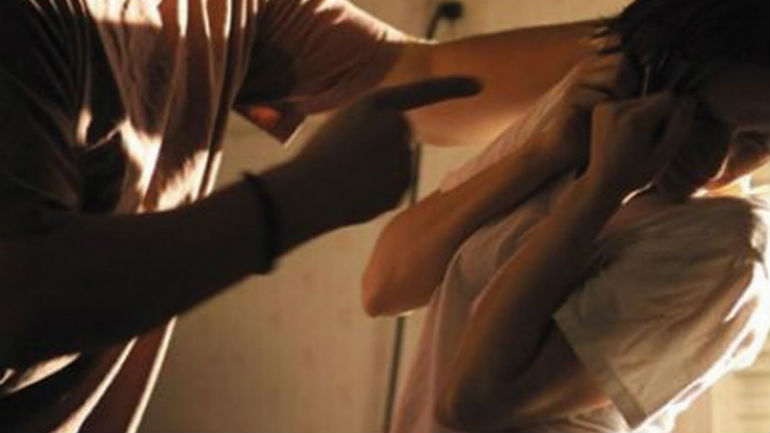 Μαγνησία: Έσυρε από τα μαλλιά και τραυμάτισε τη σύζυγό του