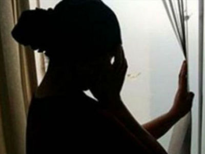 Κατήγγειλε τον παιδικό της φίλο για βιασμό