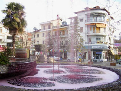 Νάουσα: Από το συντριβάνι… θα αναβλύζουν 32 τόνοι κρασί Νάουσα: Από το συντριβάνι… θα αναβλύζουν 32 τόνοι κρασί