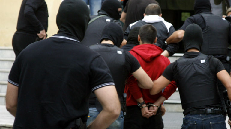 Δολοφονίες, ληστείες, ριφιφί και διακίνηση όπλων στο “μενού” εγκληματικής οργάνωσης