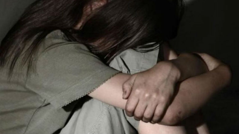 Ρόδος: Μητέρα και γιαγιά βοηθούσαν τον παππού να βιάζει 6χρονη