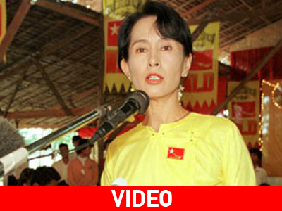 Σε κατ’ οίκον περιορισμό καταδικάστηκε η Aung San Suu Kyi