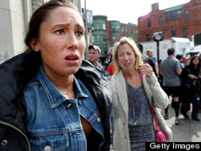 Πανικόβλητοι και με δάκρυα στα μάτια οι θεατές του Μαραθωνίου