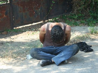 Οικονομικός μετανάστης ταξίδευε κάτω από τουριστικό λεωφορείο!