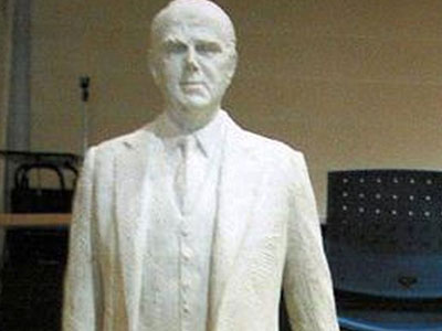 Δεν είναι προστατευόμενη η τοποθεσία για τον ανδριάντα του Κ. Καραμανλή
