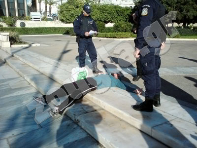 Απόπειρα αυτοκτονίας στην πλατεία Συντάγματος