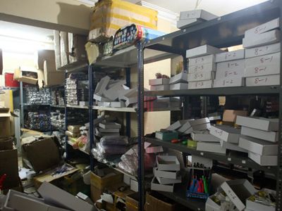 Αναζητούν επιχειρηματία για την αποθήκη με τις «μαϊμούδες»