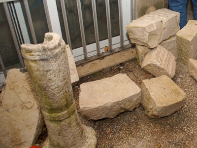 Είχε κρύψει τα αρχαία σε κούτες