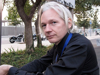 «Πολιτικό κόλπο» η δίωξη κατά του ιδρυτή του Wikileaks