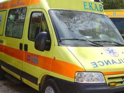 O ασθενής βρέθηκε στο δρόμο μετά τη σύγκρουση του ασθενοφόρου