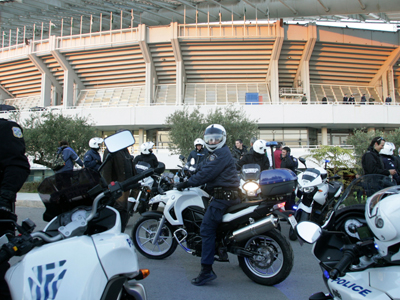 Δώδεκα συλλήψεις πριν τη σέντρα του ντέρμπι