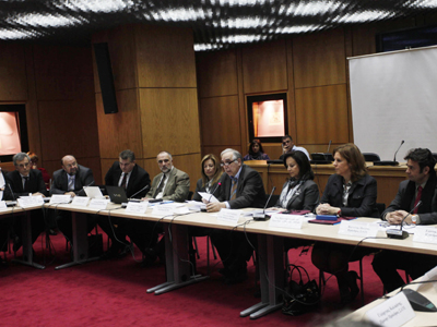 Με αποχωρήσεις ξεκίνησε ο διάλογος για την Παιδεία