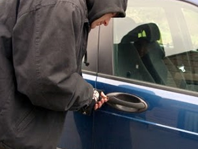 Χτυπούσε μόνο σταθμευμένα αυτοκίνητα