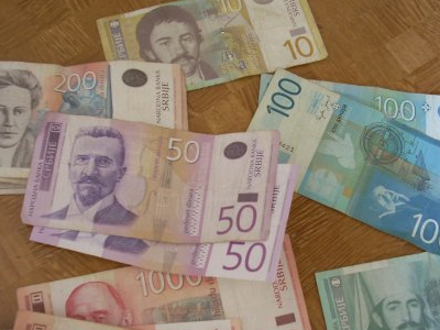 Στήριξη μισθωτών και χαμηλοσυνταξιούχων στη Σερβία